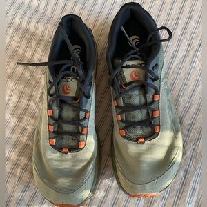 Men’s TOPO trail shoes